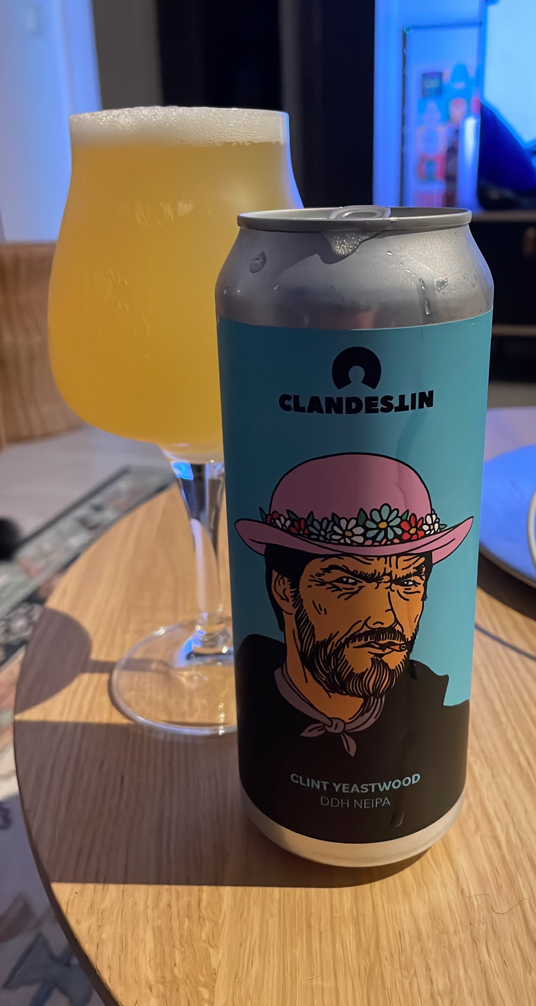 Clint yeastwood, Clandestin Beer