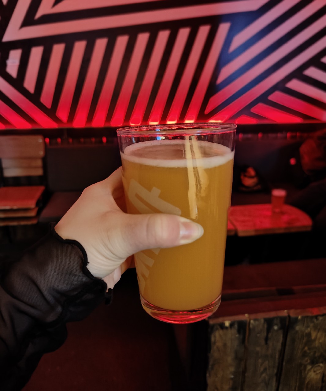 Juicy And I Know Wit, Straßenbräu