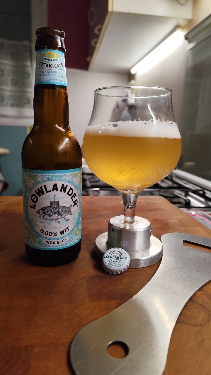 Lowlander 0.00% Wit, Lowlander Botanical Beer