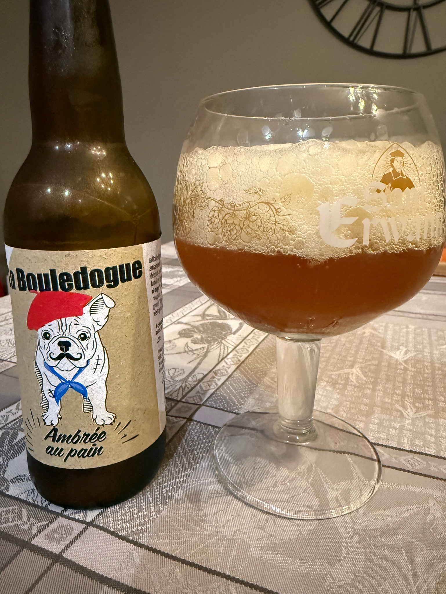 La Bouledogue Ambrée Au Pain, La Bouledogue