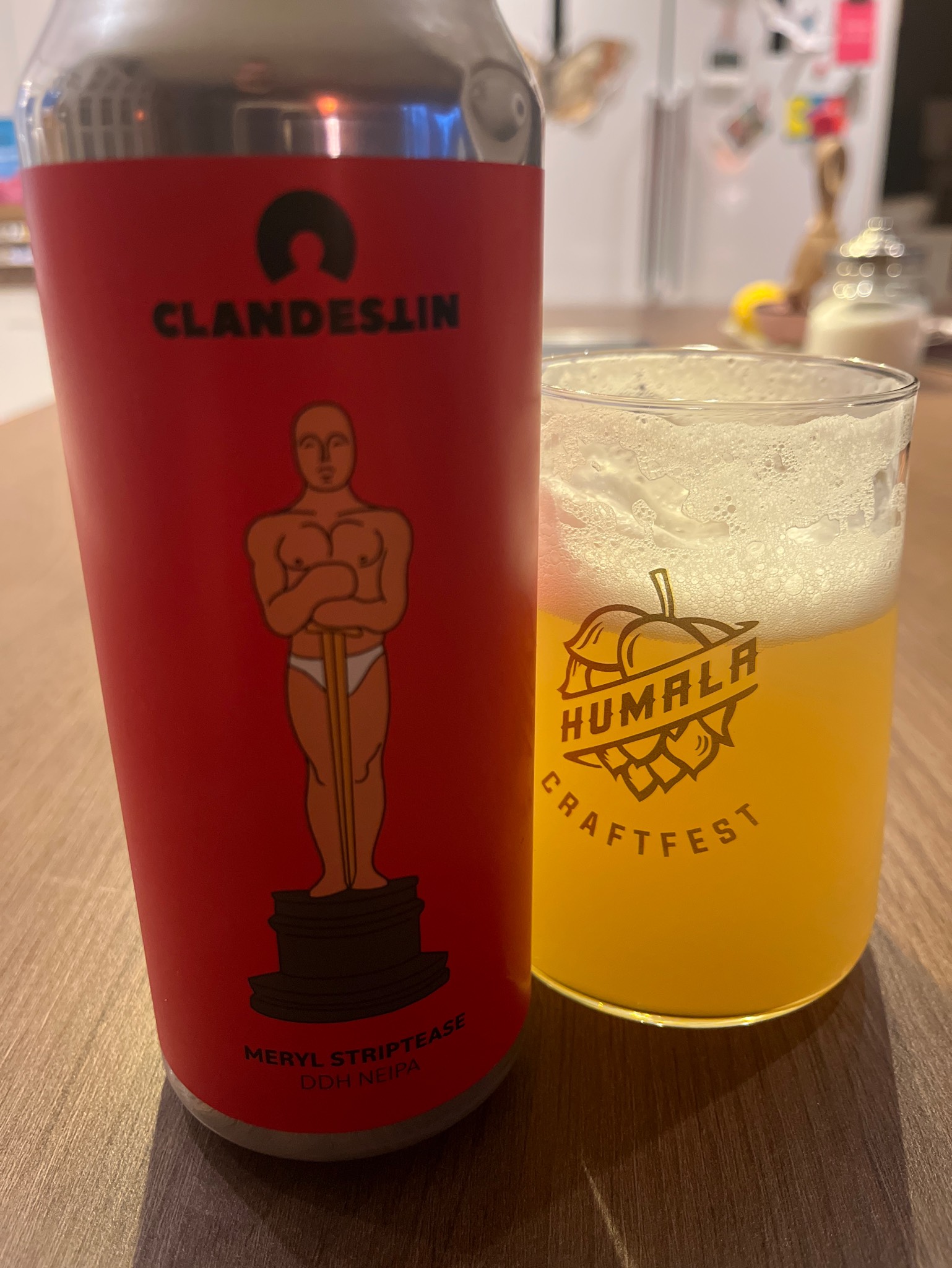 Meryl Striptease, Clandestin Beer