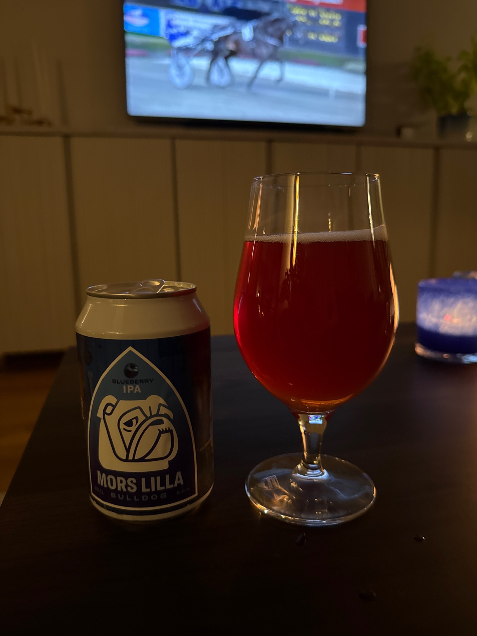 Mors Lilla Bulldog Blueberry IPA, Sweden