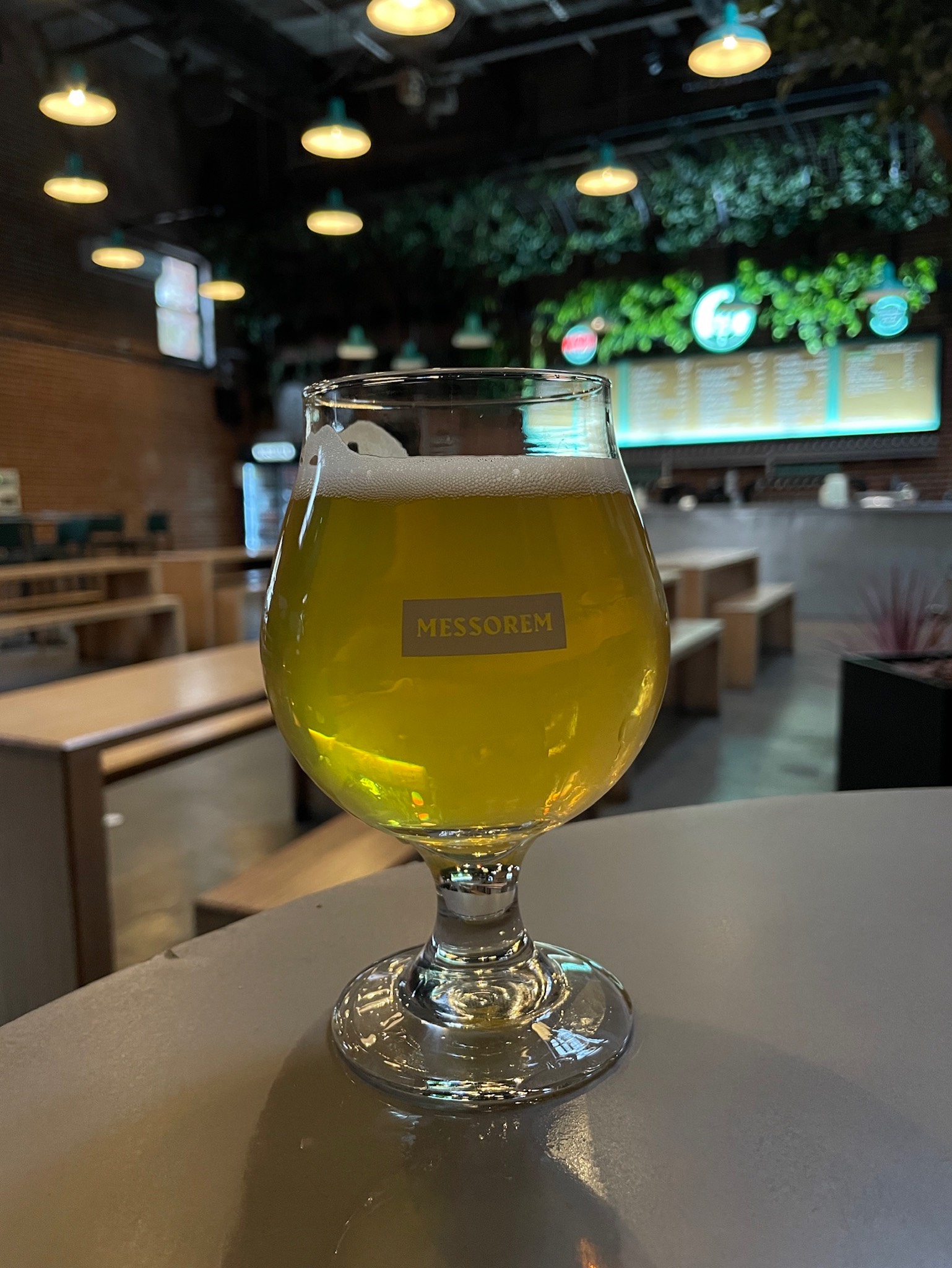 Flotter sur la mer morte, Canada