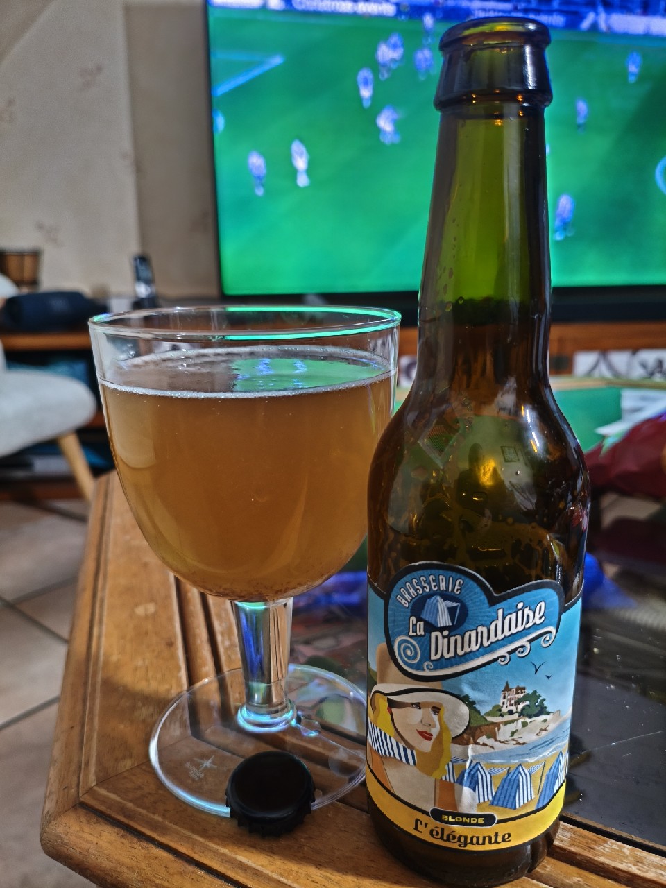 L'Élégante Blonde, France