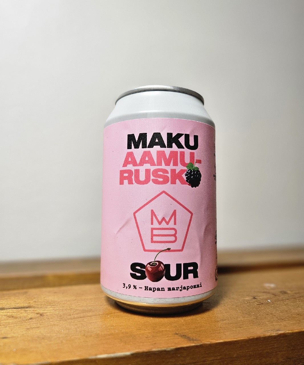 Aamurusko Sour, Finland