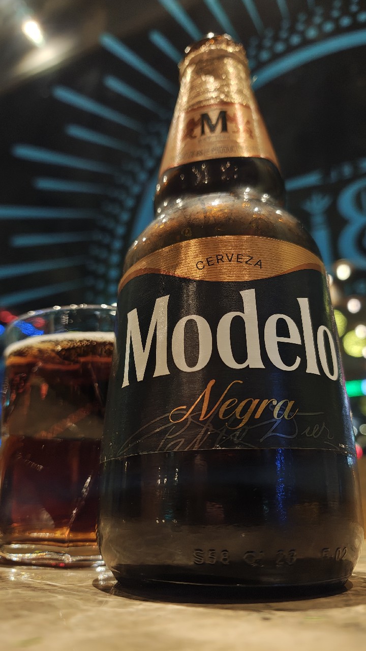 Modelo Negra / Negra Modelo, Mexico