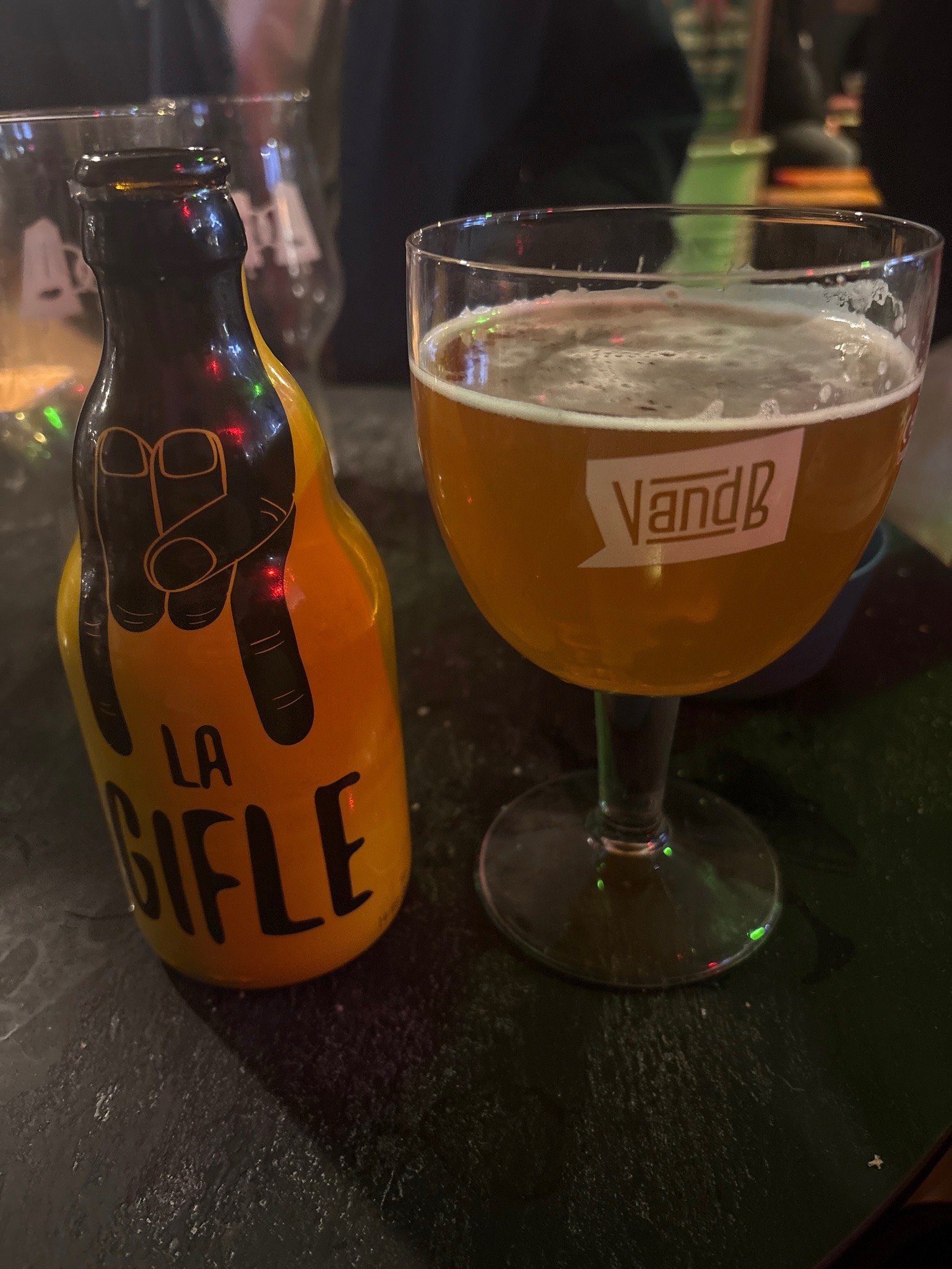 La Gifle, V and B