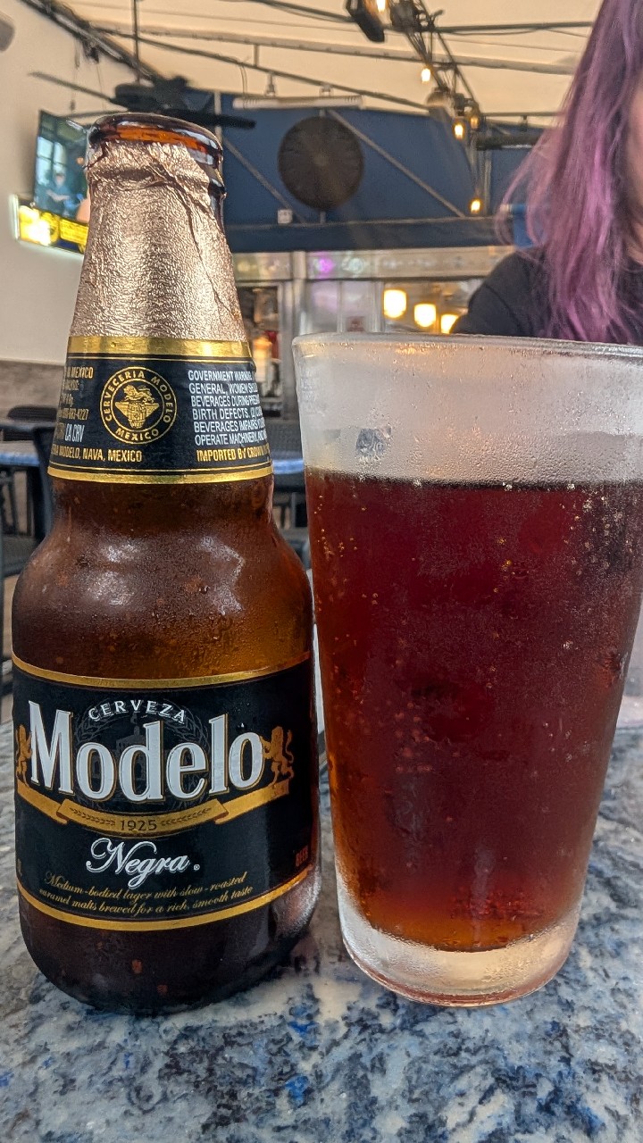 Modelo Negra / Negra Modelo, Mexico
