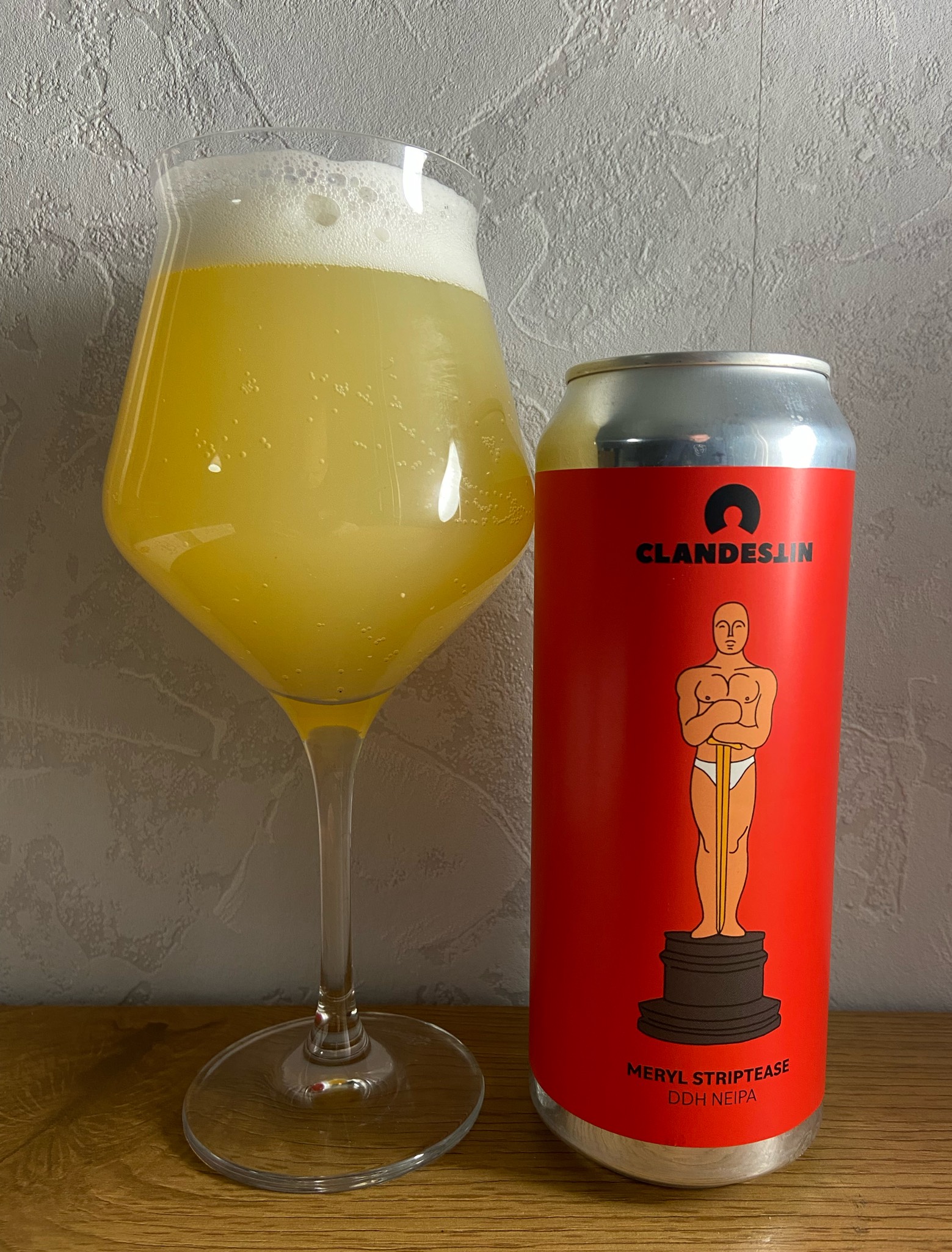 Meryl Striptease, Clandestin Beer