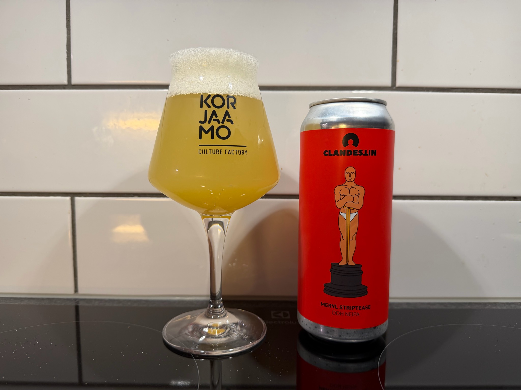 Meryl Striptease, Clandestin Beer