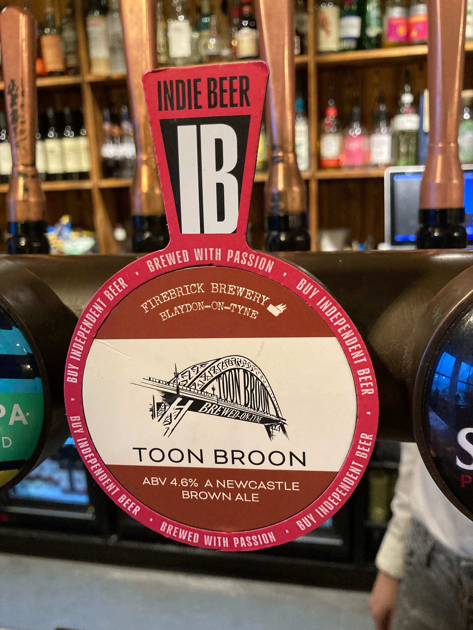Toon Broon, England