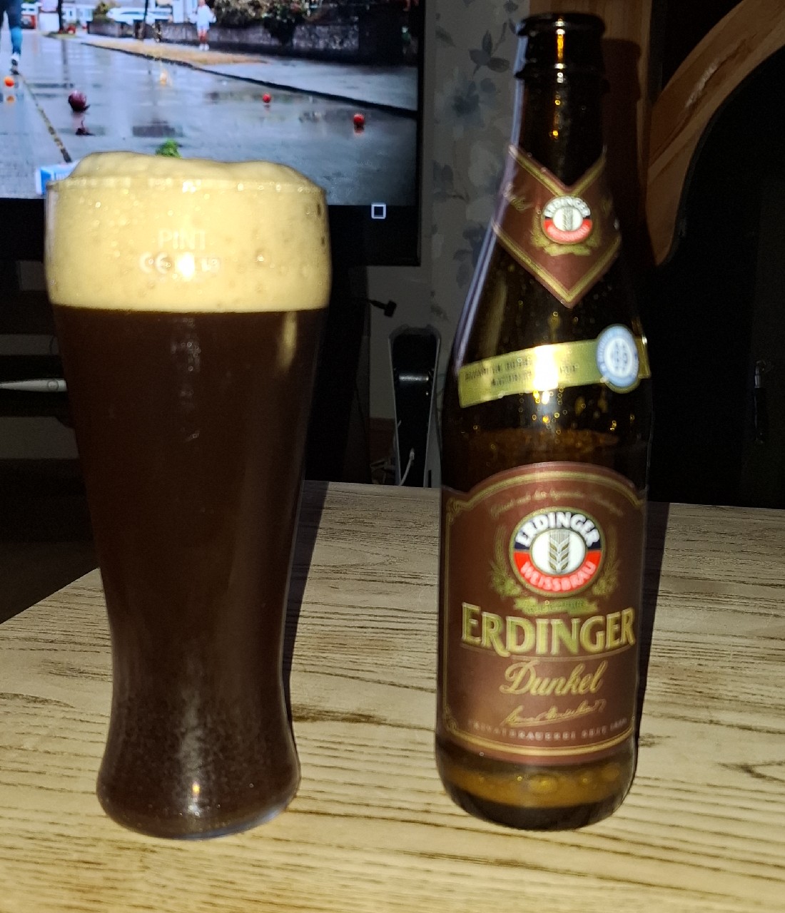 Erdinger Weißbier Dunkel, Erdinger Weissbräu