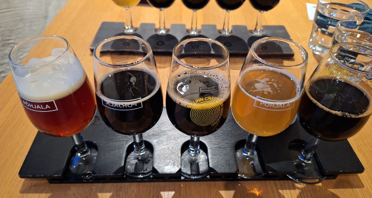 Punane Laager, Estonia