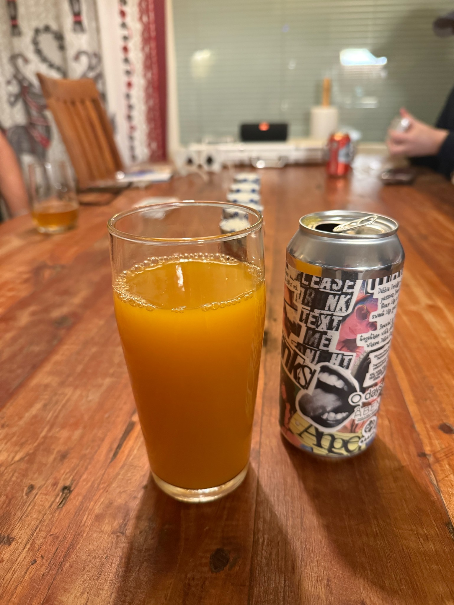 Debbie Drinks, Åben