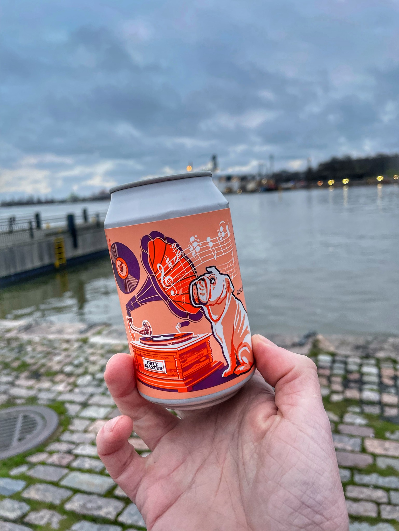 Peachy Bulldog, Sweden