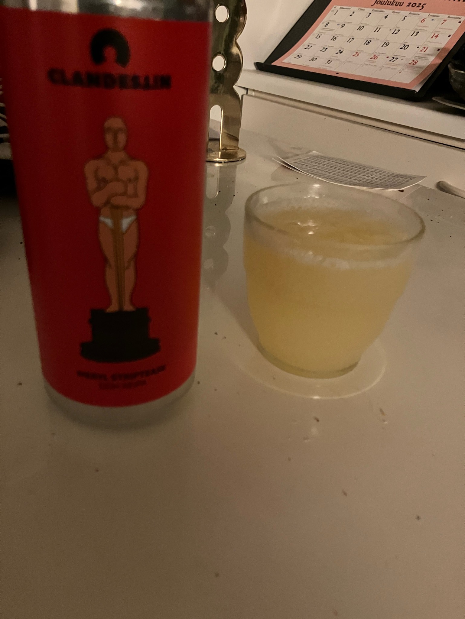 Meryl Striptease, Clandestin Beer