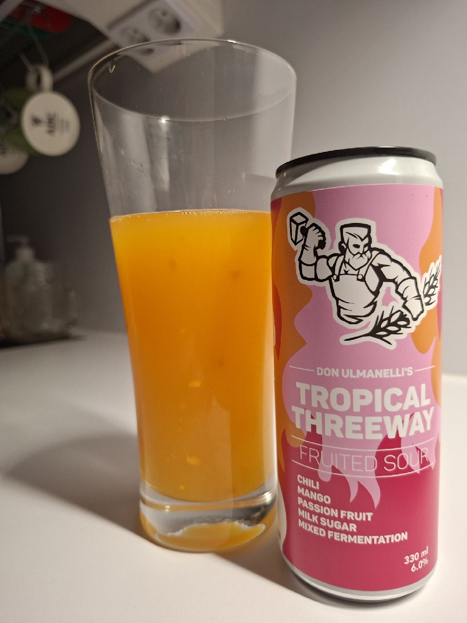 Don Ulmanelli's Tropical Threeway, Mallassepät