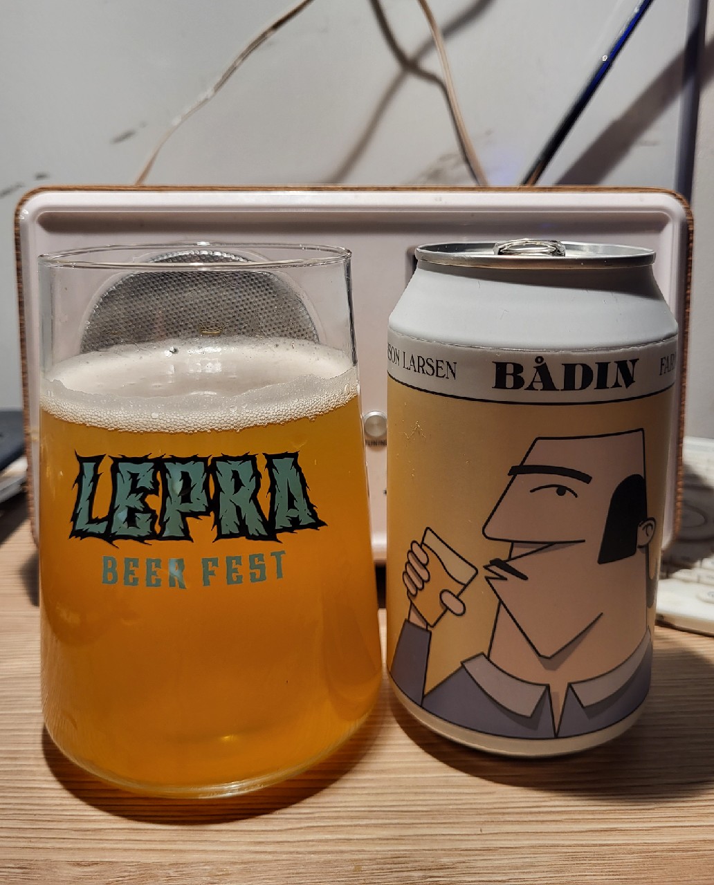 Saison Larsen, Bådin