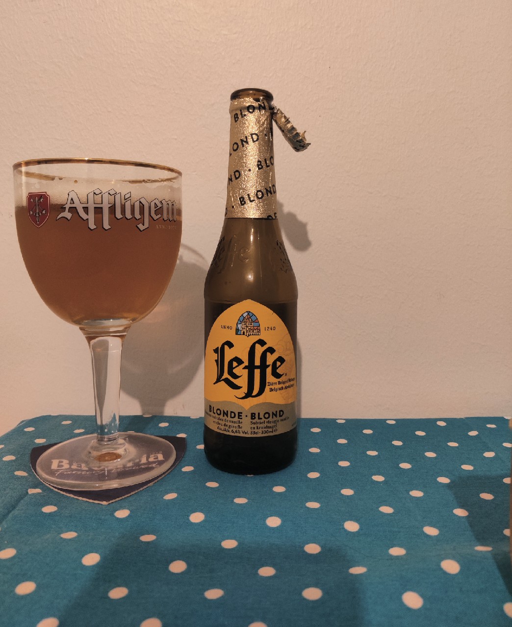 Leffe Blonde / Blond, Abbaye de Leffe (AB InBev)