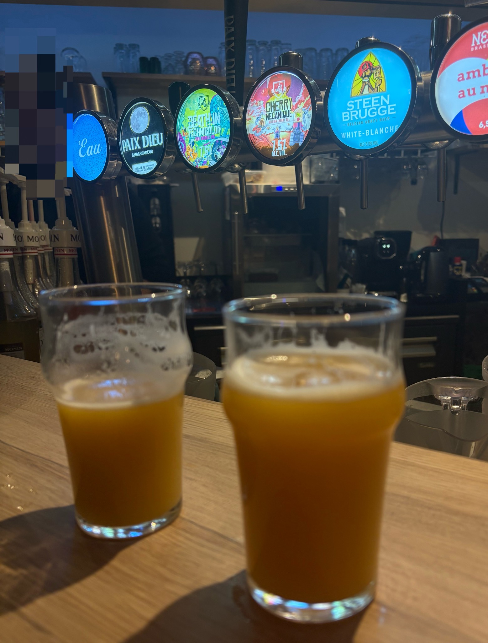 Death In Technicolor, Brasserie Sainte Cru