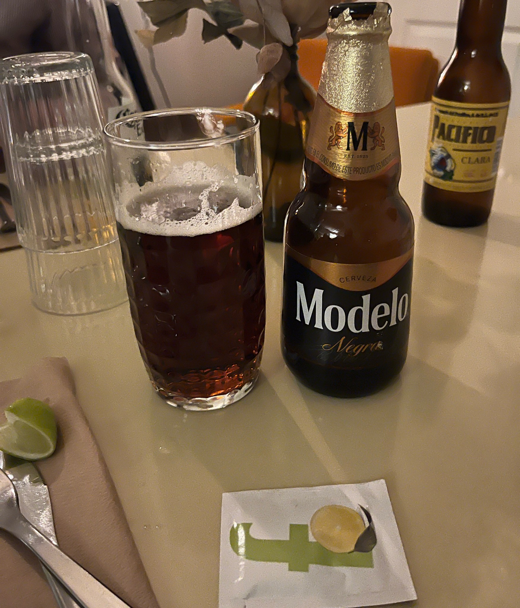 Modelo Negra / Negra Modelo, Grupo Modelo (ABInBev)