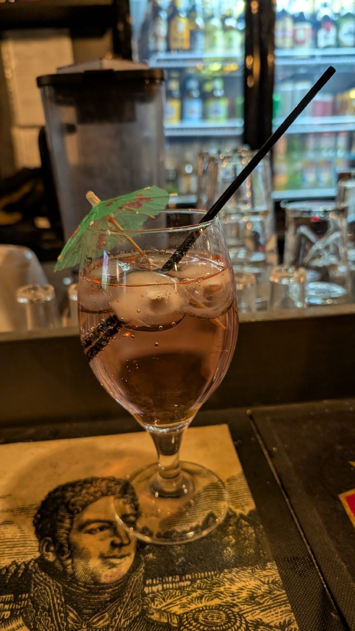 Naku Juicy Hard Seltzer Raspberry, Laitilan Wirvoitusjuomatehdas