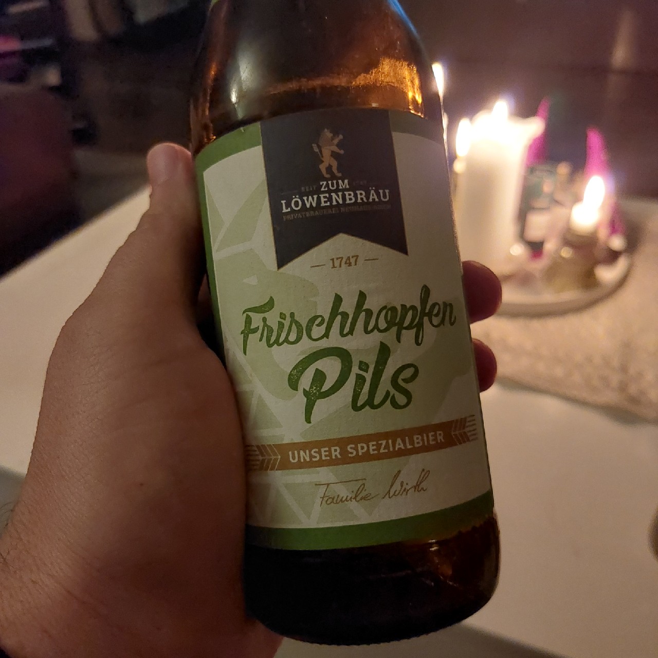 Zum Löwenbräu Frischhopfen Pils, Zum Löwenbräu OHG
