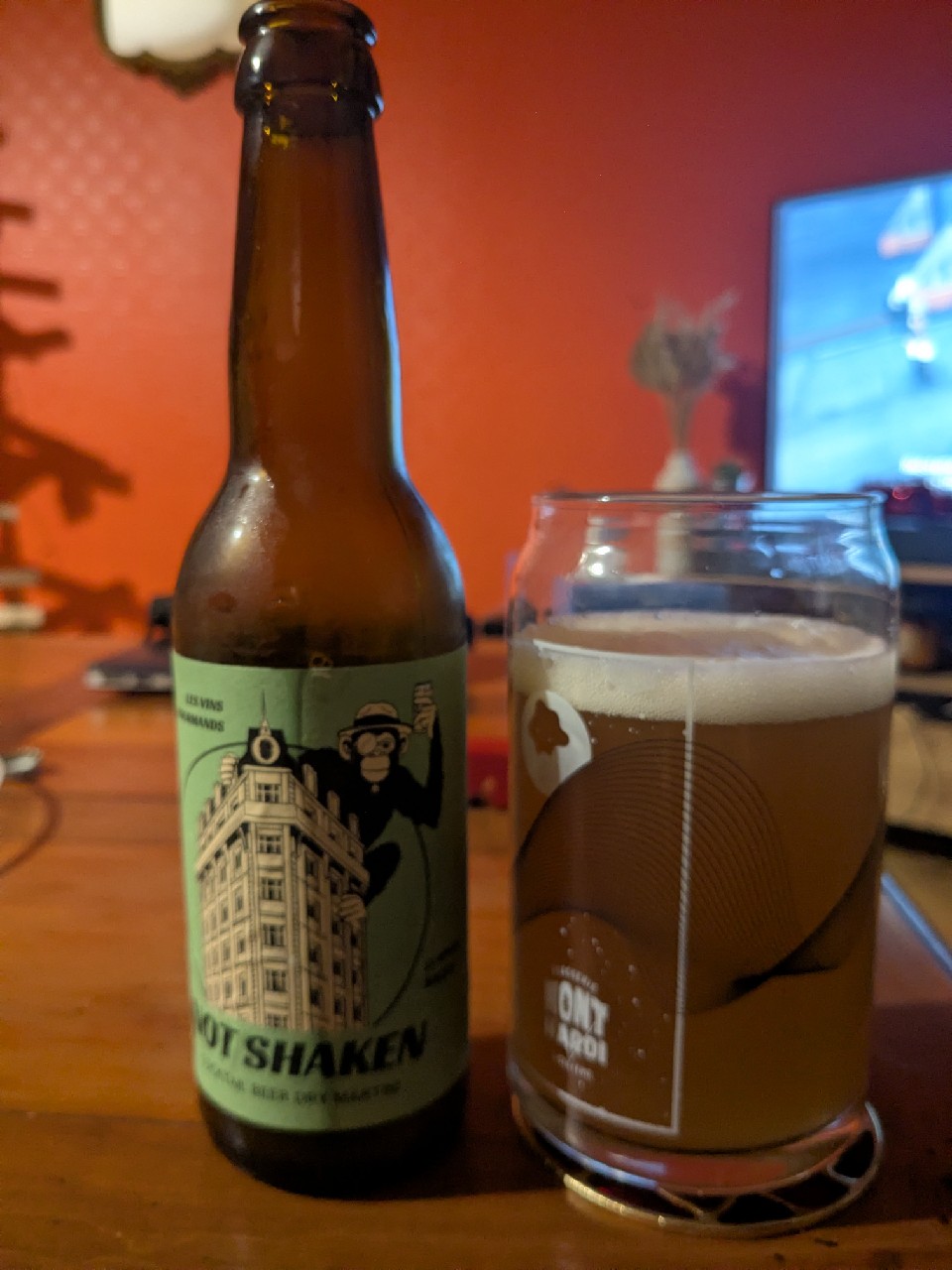 Not shaken, Brasserie Du Singe Savant