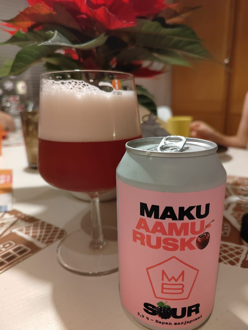 Aamurusko Sour, Finland