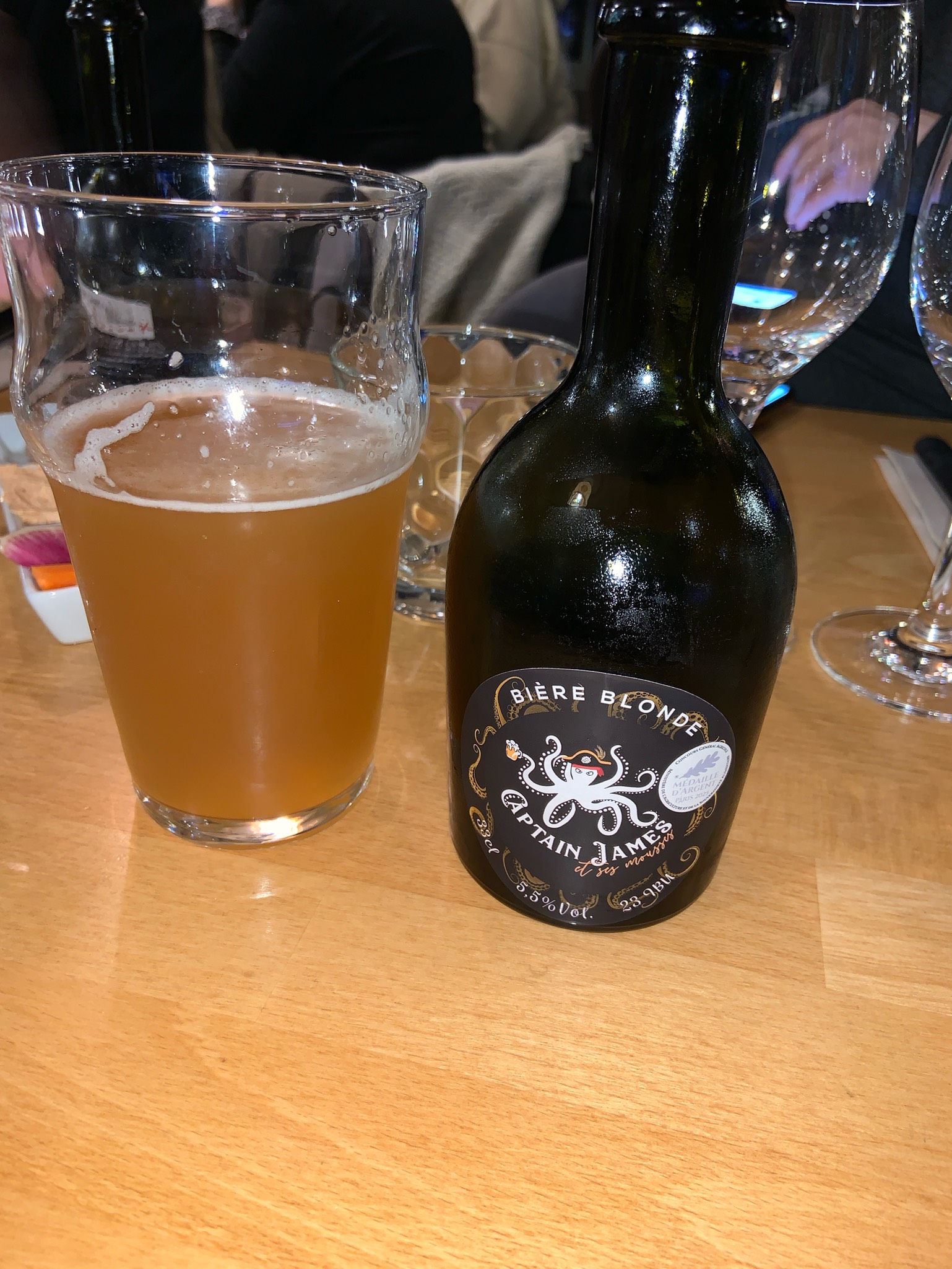 Captain James Blonde, Captain James Et Ses Mousses