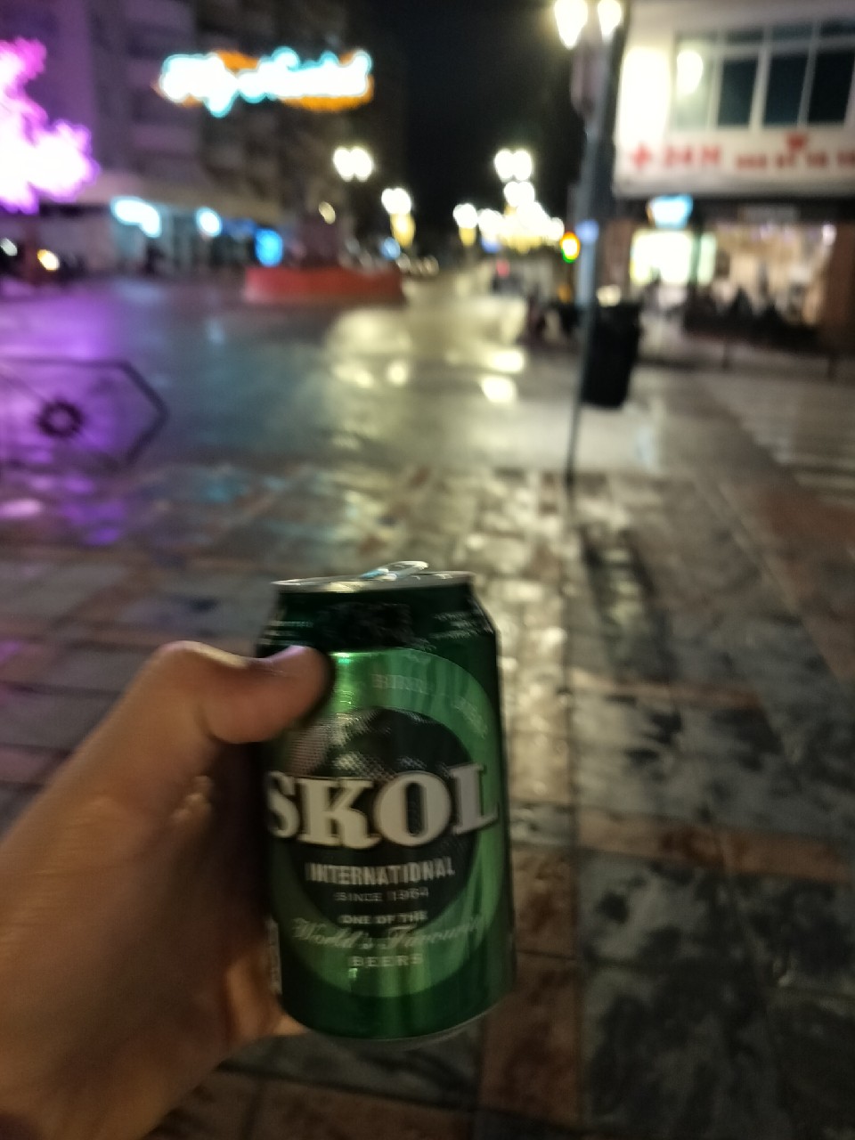 Skol International, Damm