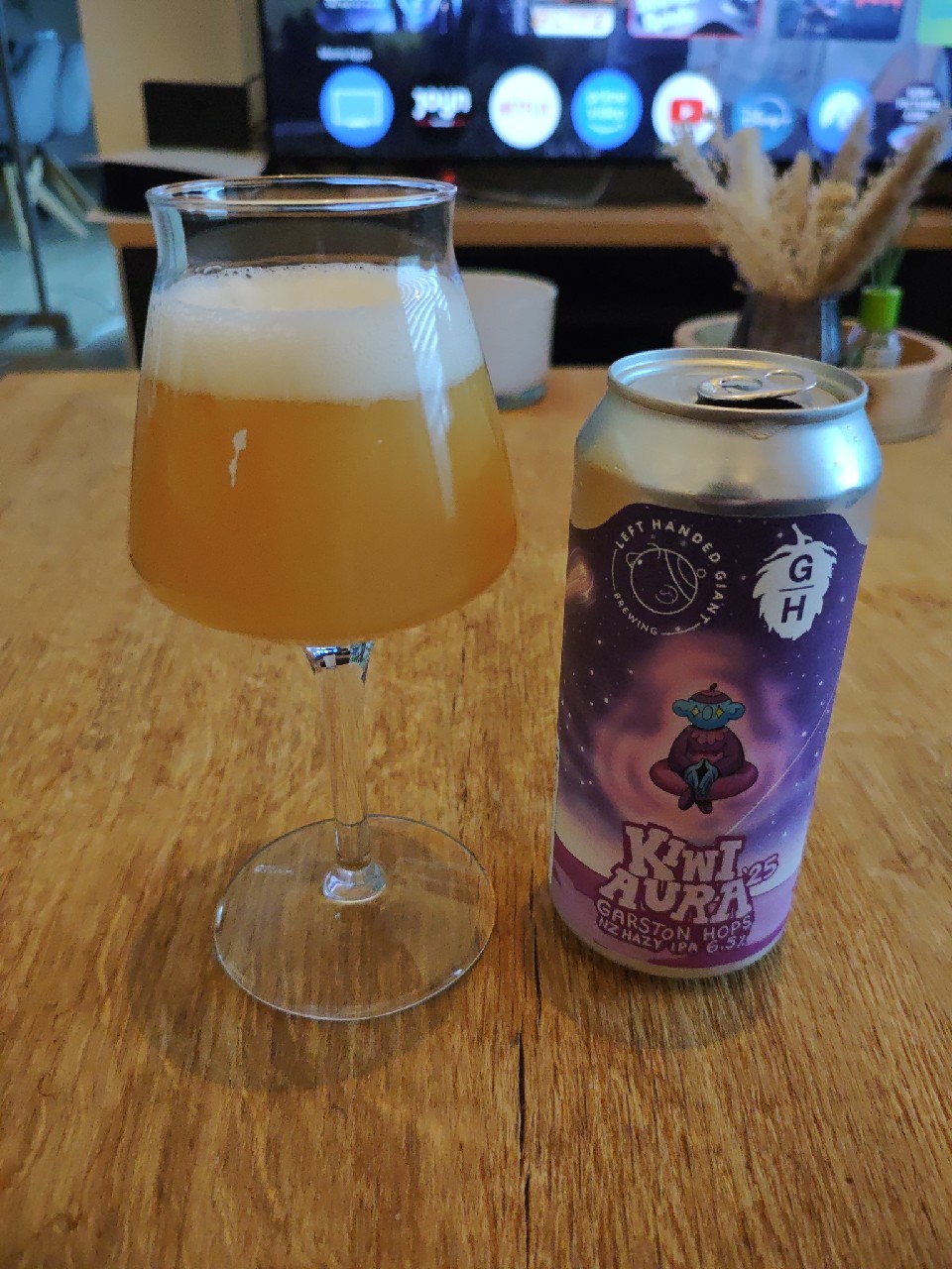 kiwi aura '25 garston hops, Left Handed Giant Brewing