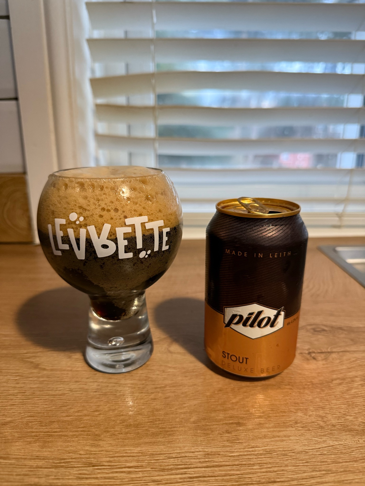 Stout Deluxe Beer, Pilot
