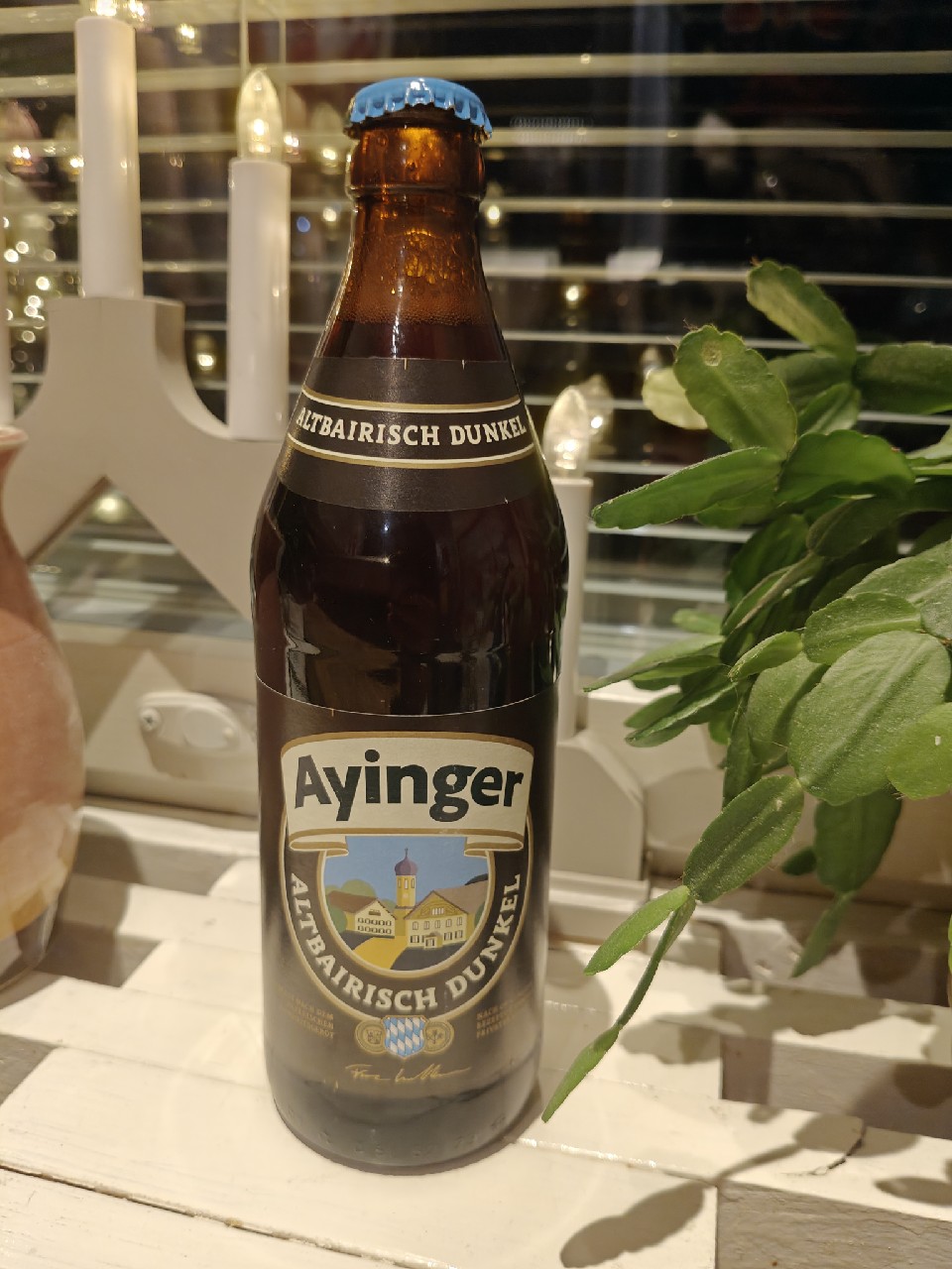ayinger altbairisch dunkel unfiltriert, Ayinger Privatbrauerei