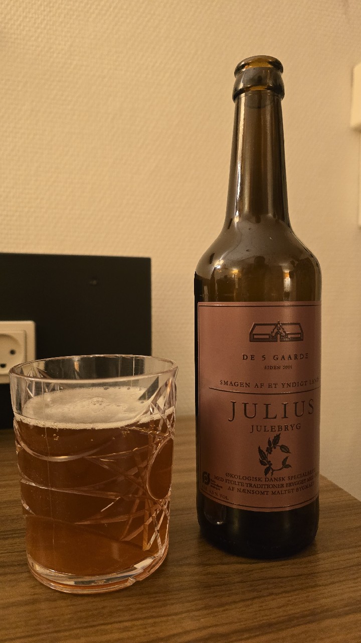 Julius Julebryg, De 5 Gaarde
