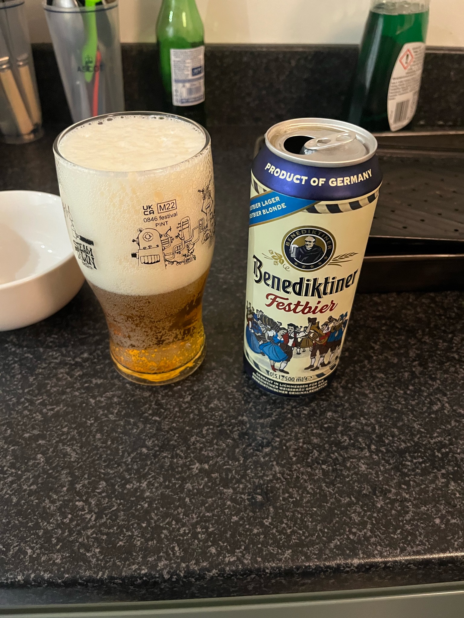 Benediktiner Festbier, Benediktiner Weißbräu GmbH