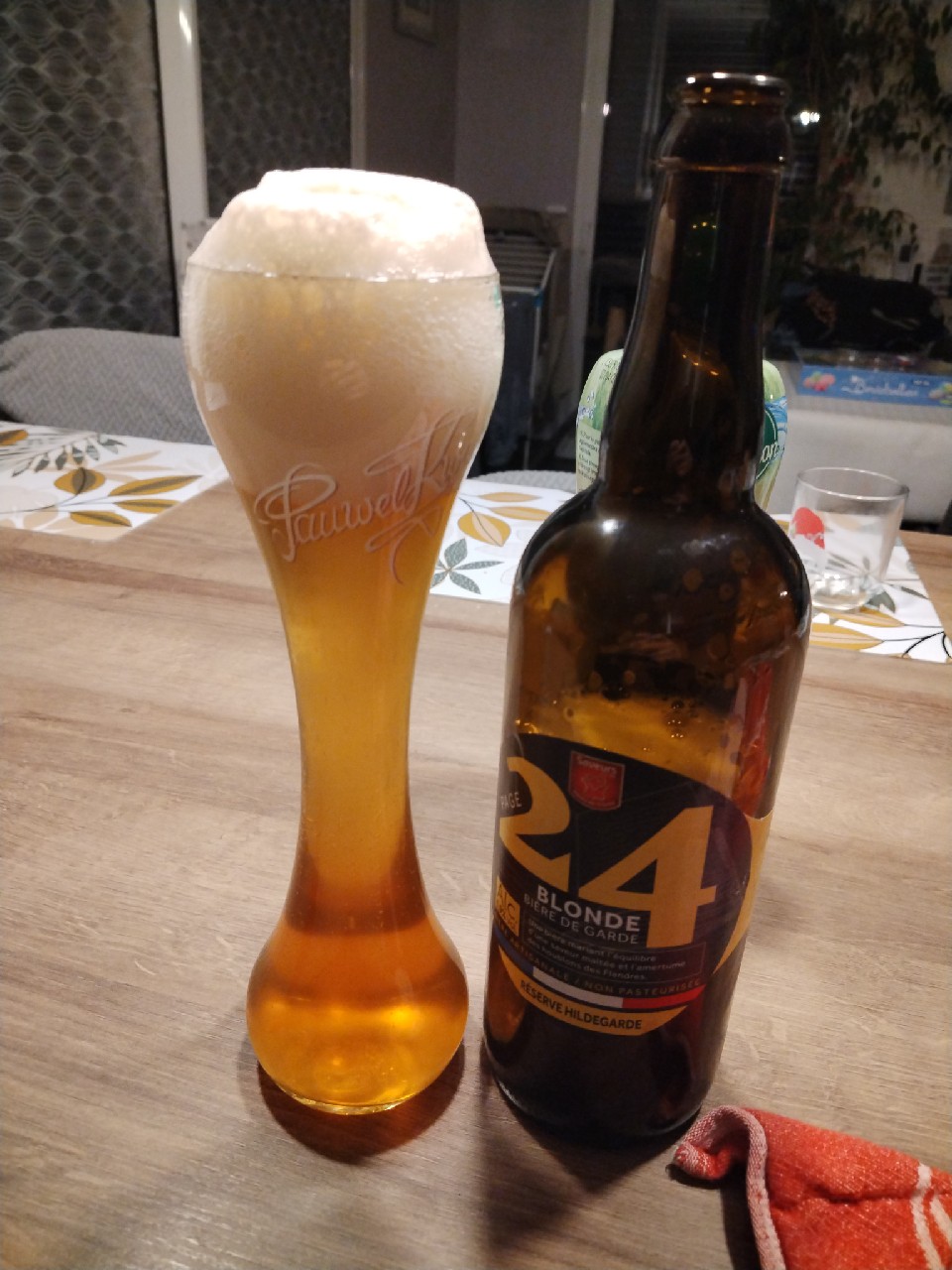 Page 24 Blonde, France