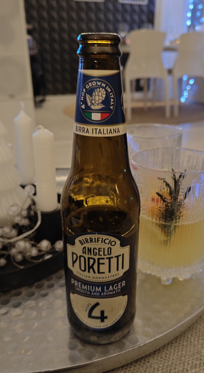 4 Luppoli L'Originale / 4 Hops / Premium Lager, Italy