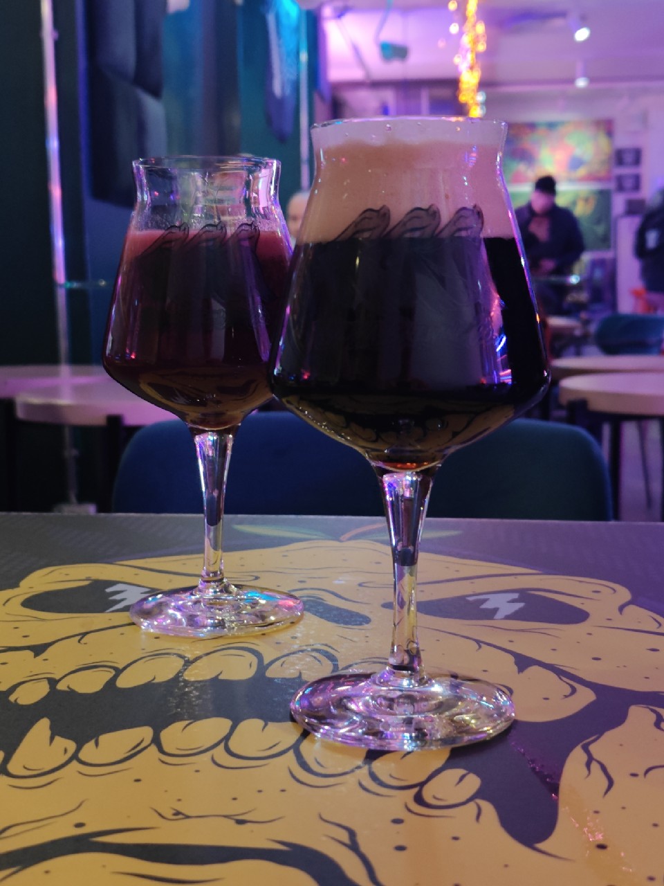 On the Cobbles, Dry & Bitter Brewing Company