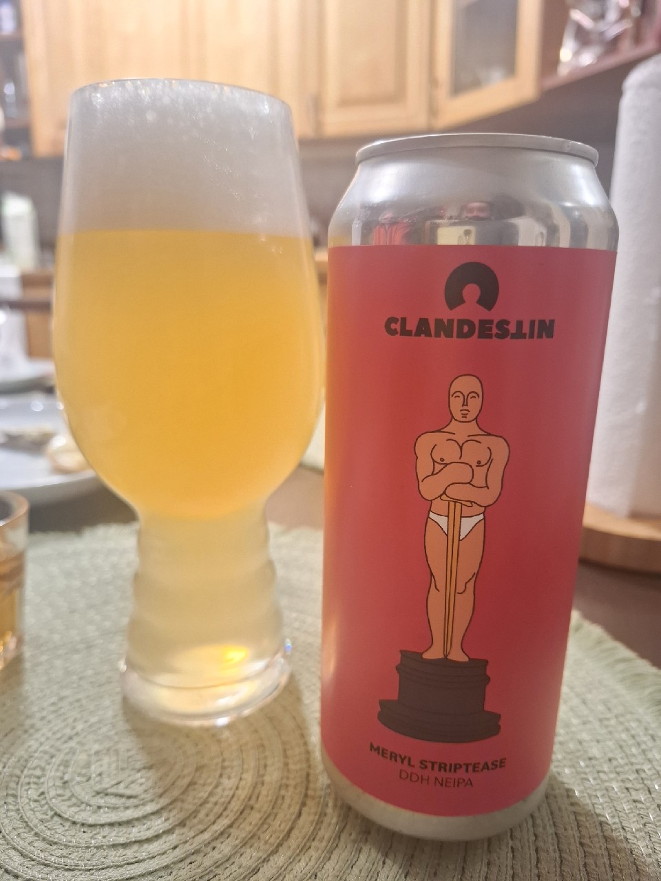 Meryl Striptease, Clandestin Beer