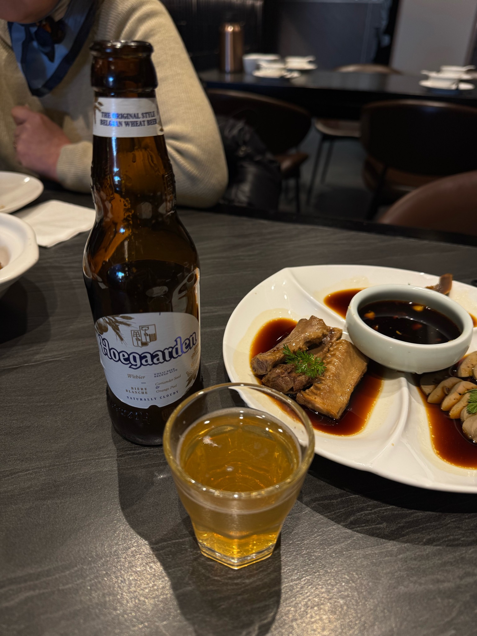 hoegaarden witbies, Brouwerij Hoegaarden (InBev)