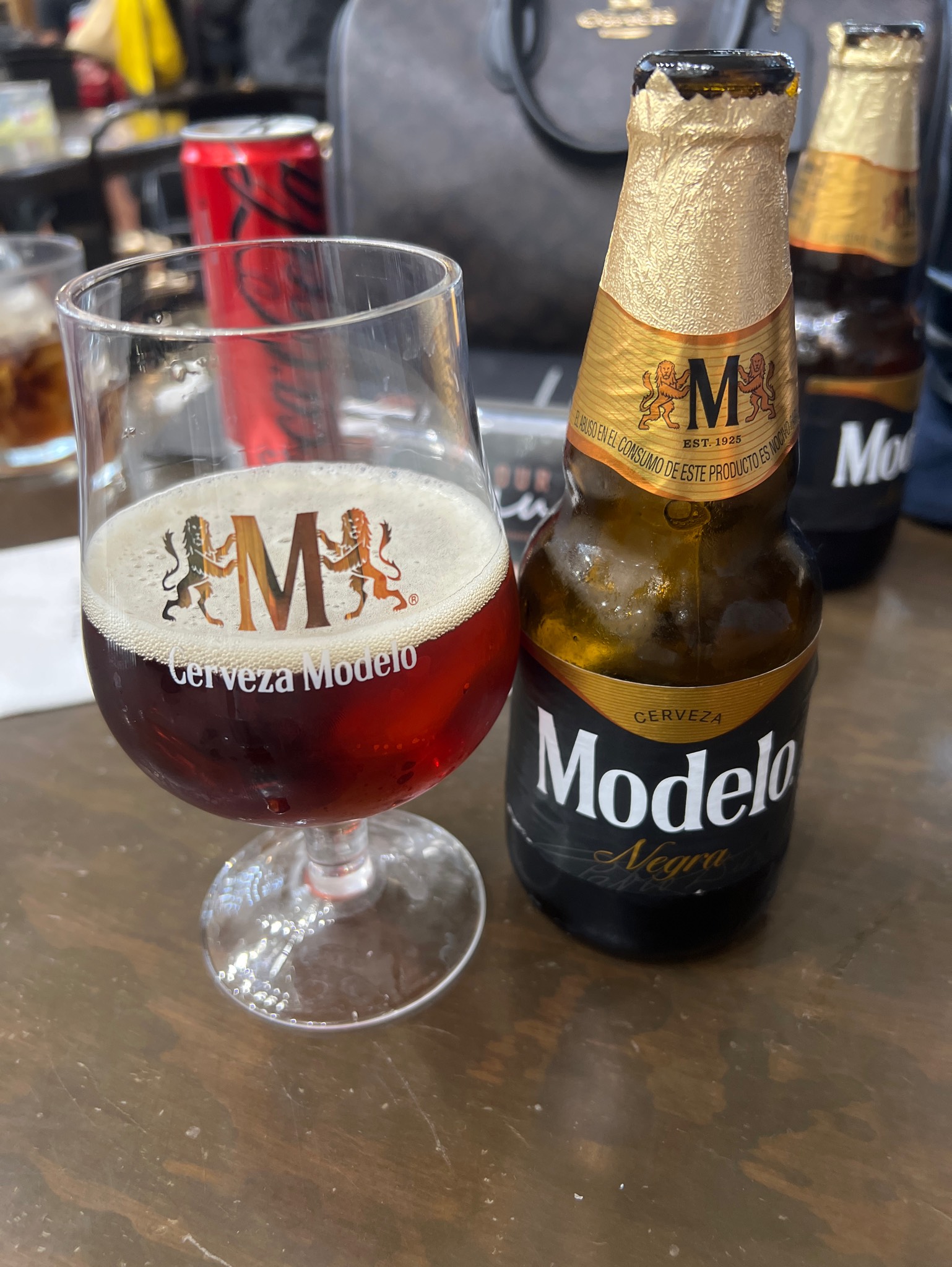 Modelo Negra / Negra Modelo, Grupo Modelo (ABInBev)