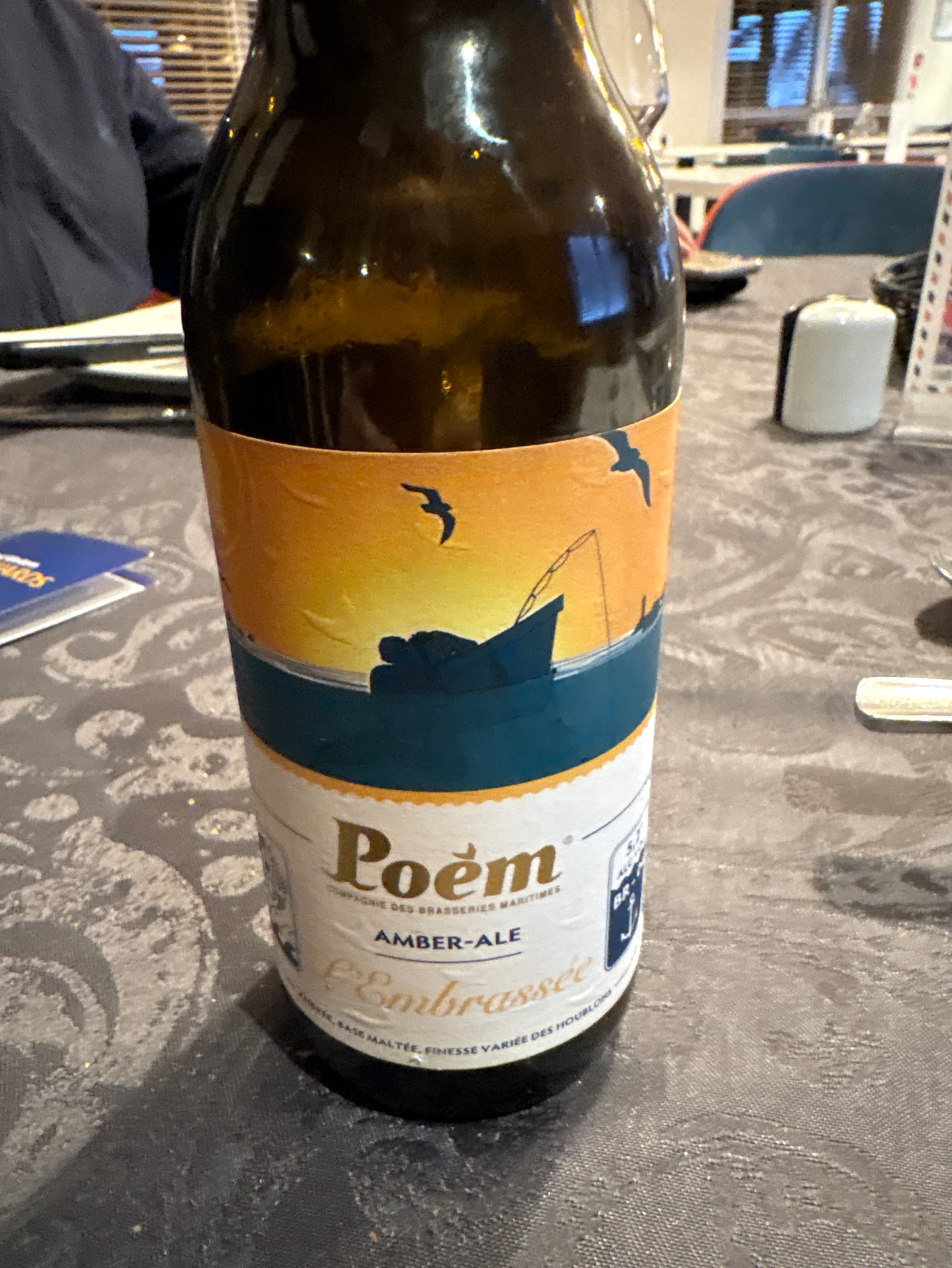 L'Embrassée, Brasserie Poèm