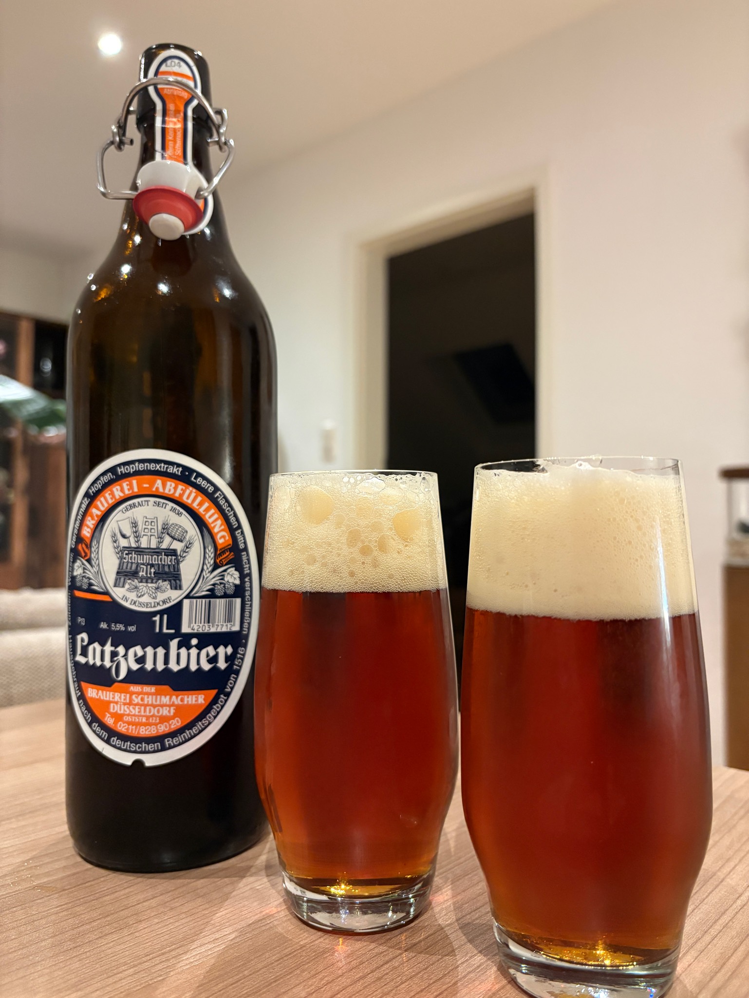 Schuhmacher Latzenbier, Schuhmacher Brauerei Düsseldorf