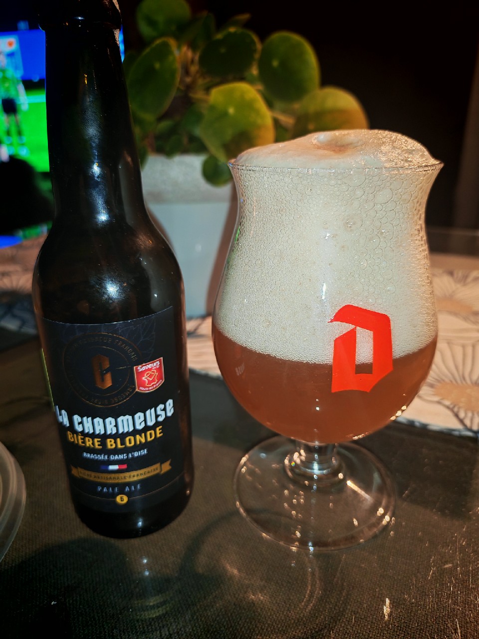 La Charmeuse Blonde, France