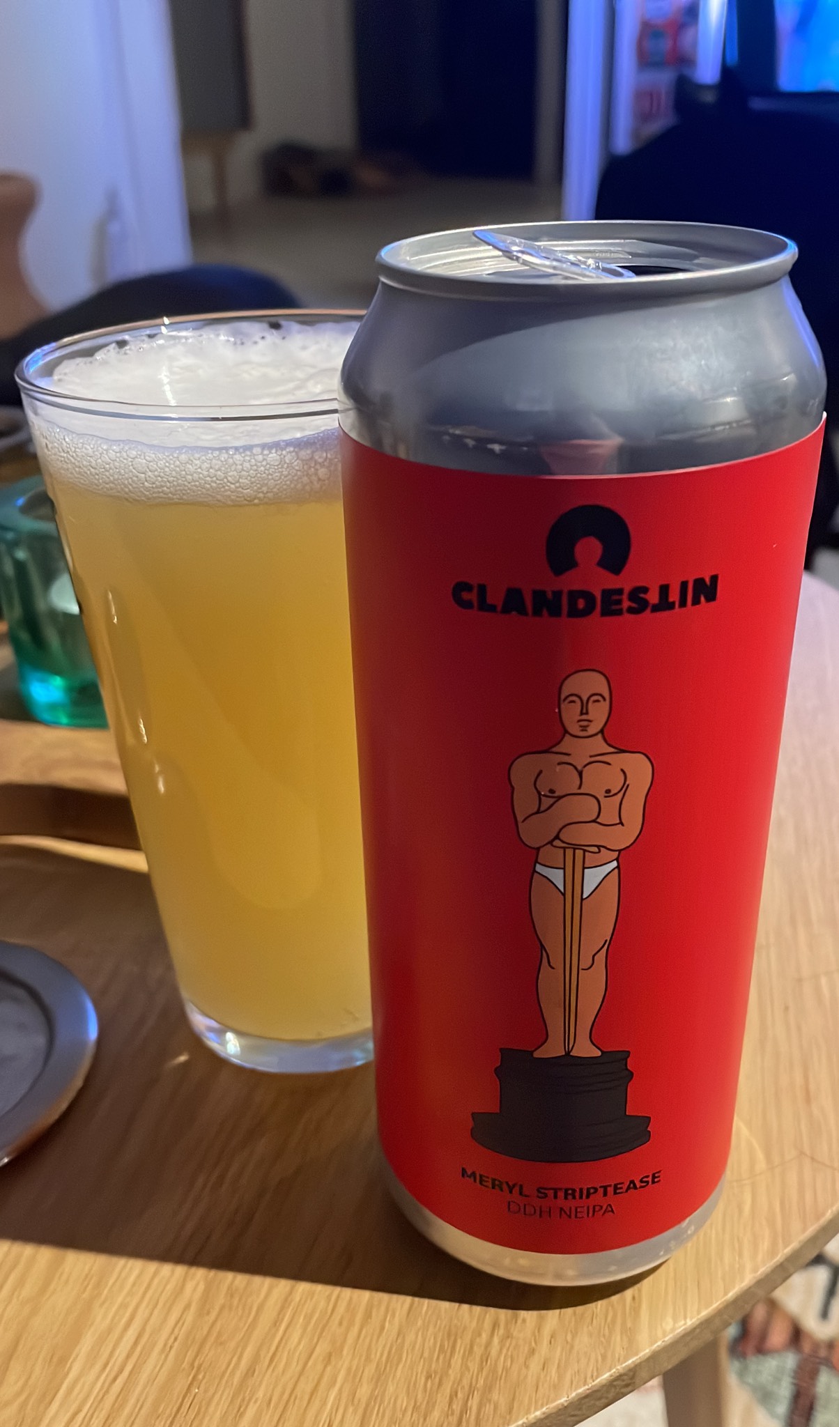 Meryl Striptease, Clandestin Beer