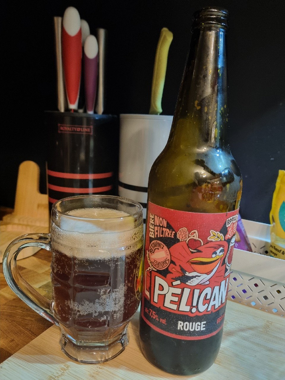 Pélican Rouge, France