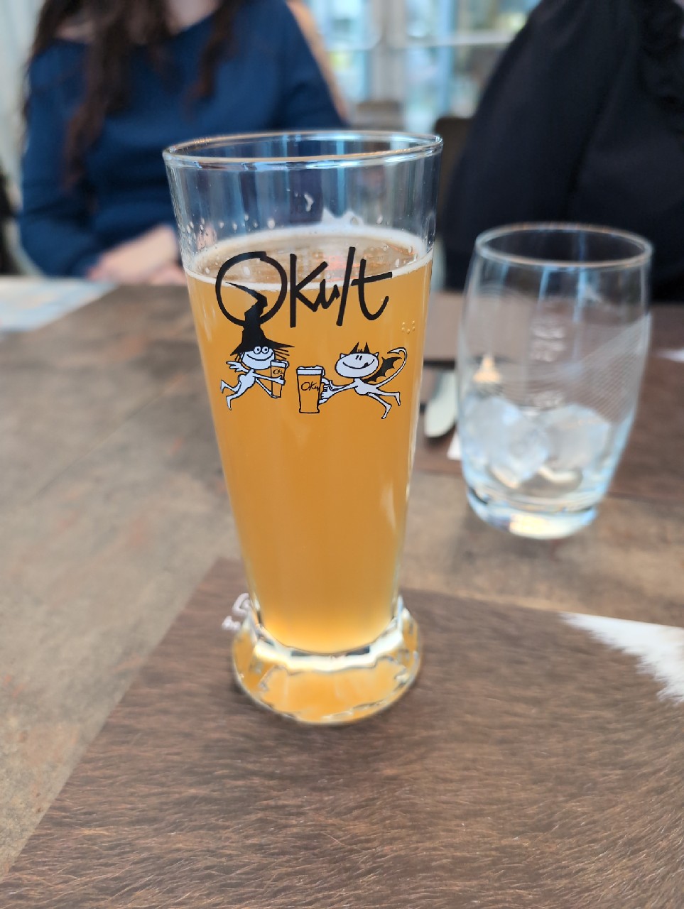 Okult Blanche, Brasserie Simon
