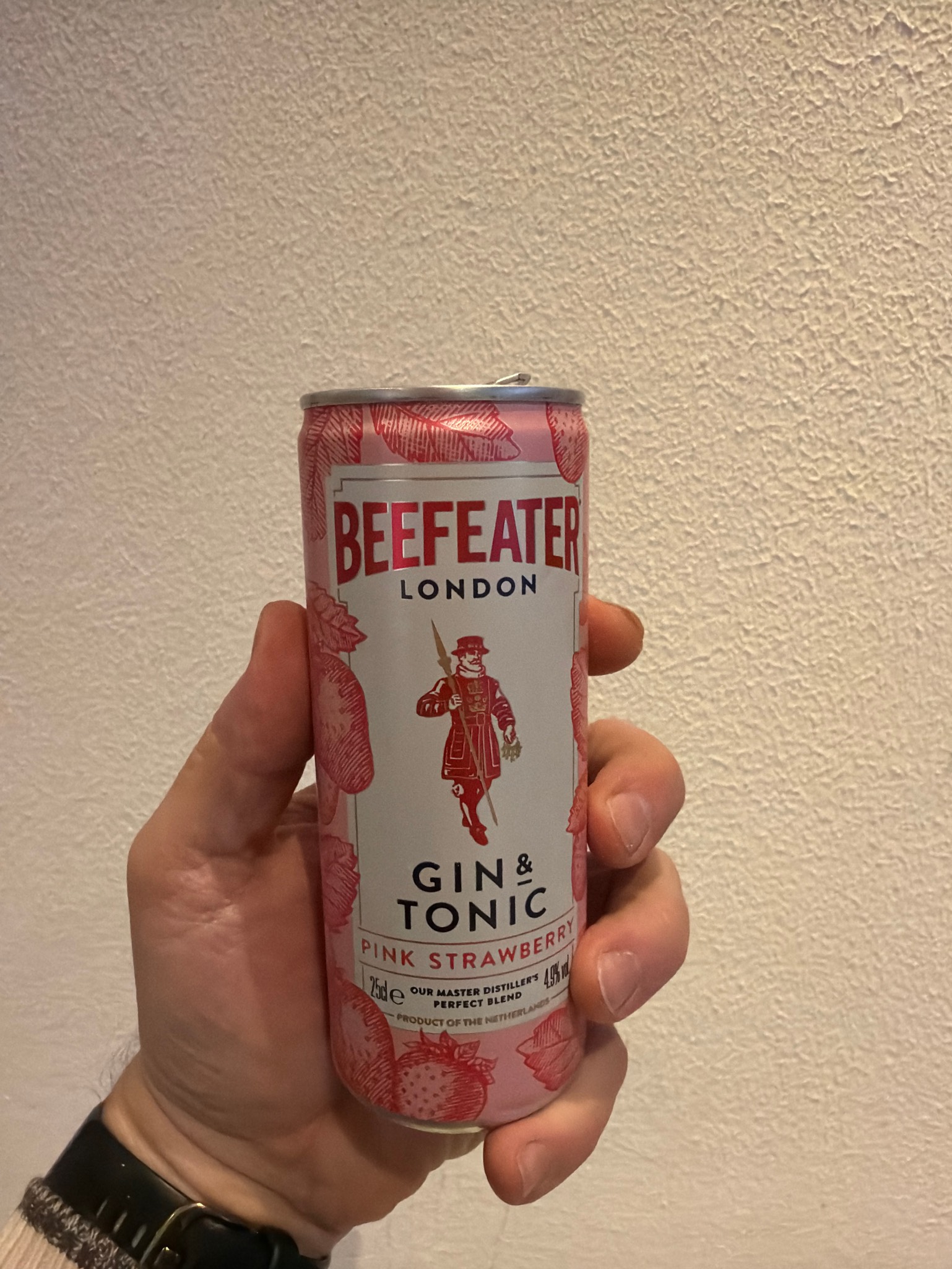 Beefeater Gin & Tonic Pink Strawberry, Pernod Ricard Finland