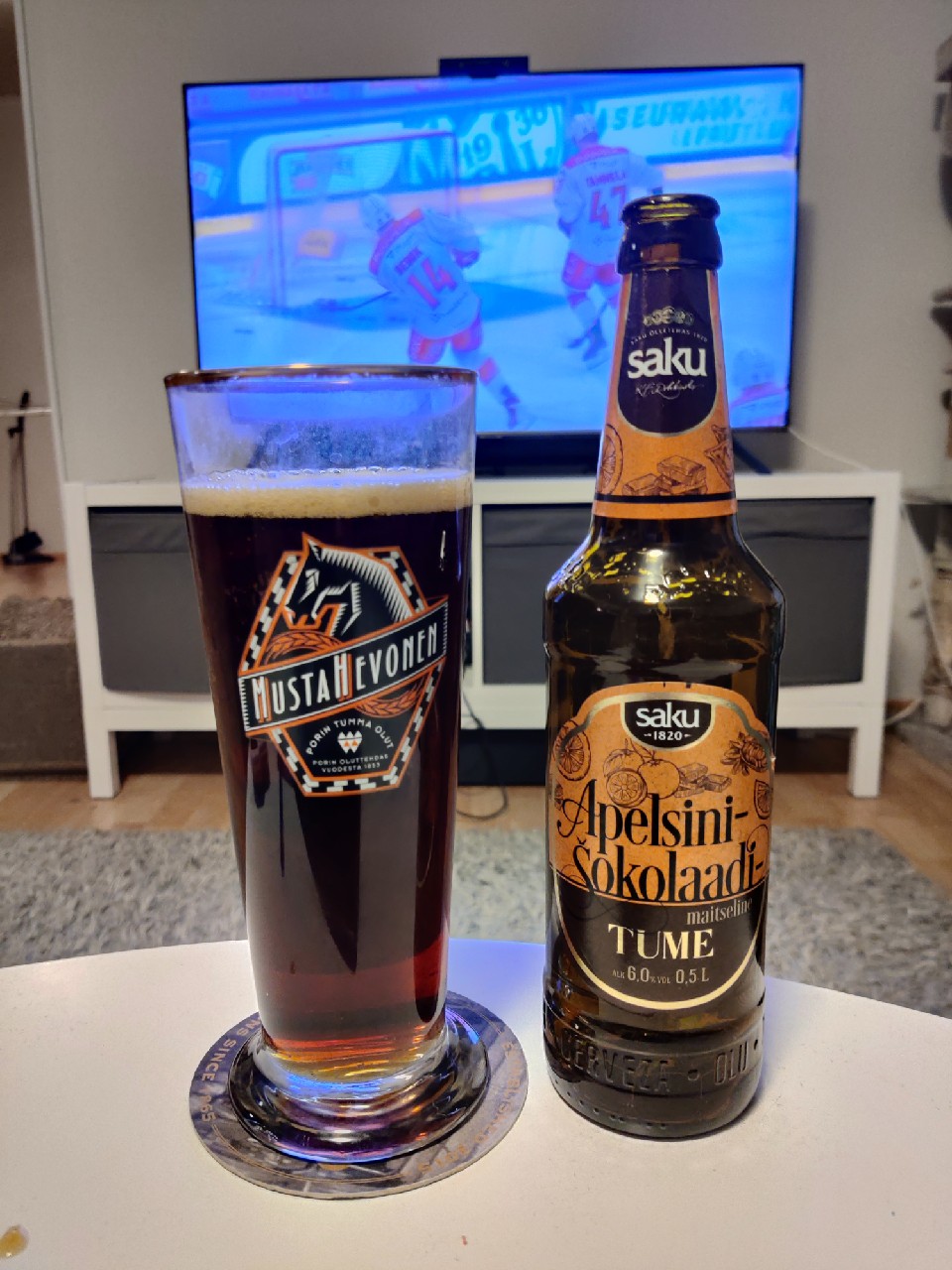 Apelsini-Šokolaadi Tume, Estonia